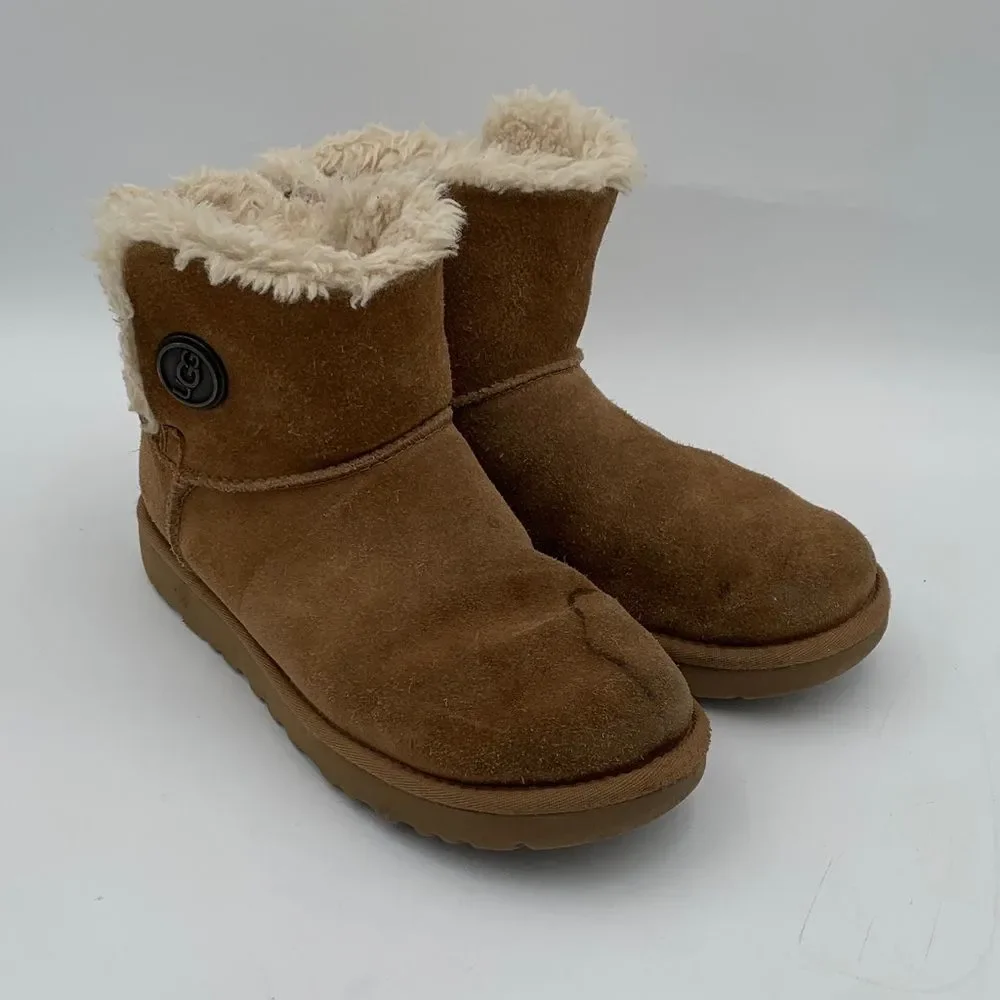 UGG Bailey Button Mini Chestnut Shearling Boots Size 9
